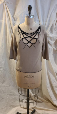 Tricot beige décolleté ficelé