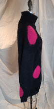Tricot col roulé noir à pois rose