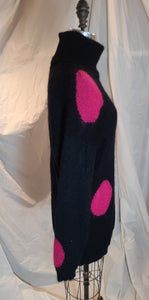 Tricot col roulé noir à pois rose