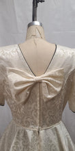Robe de soirée noire et crème