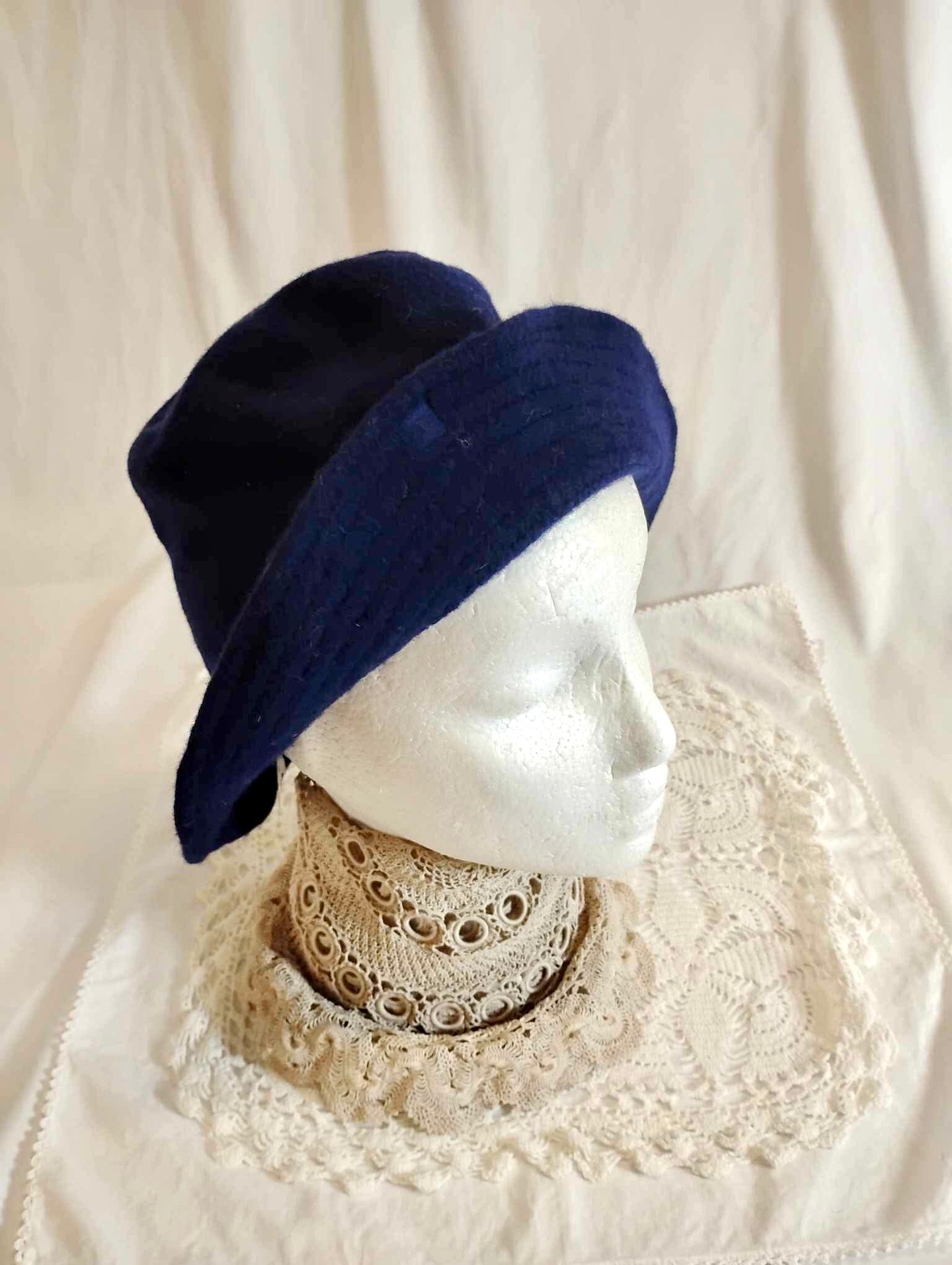 Chapeau cloche laine marine