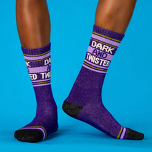 Chaussettes de sport montantes sombres et tordues