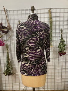 Haut col cheminé mauve à motifs zébrés
