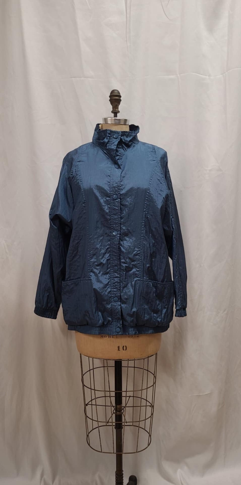 Coupe-vent bleu luisant