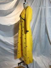 Robe longue jaune et noire