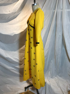 Robe longue jaune et noire