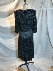 Robe longue noire picotée