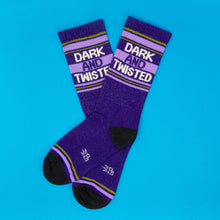 Chaussettes de sport montantes sombres et tordues