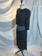 Robe longue noire picotée