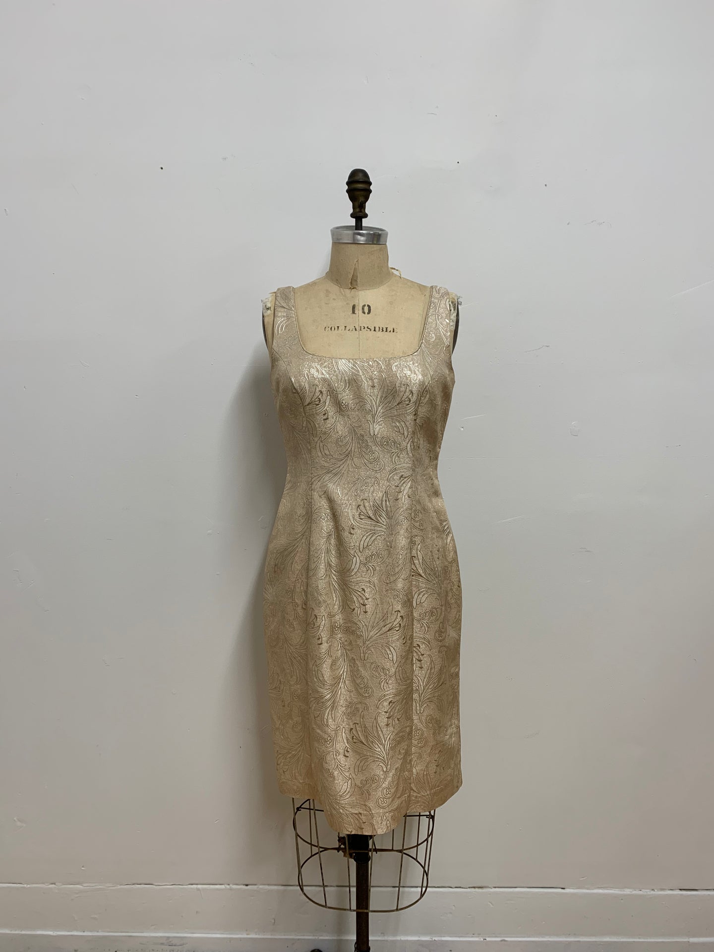 Ensemble tailleur robe et veston beige métallique