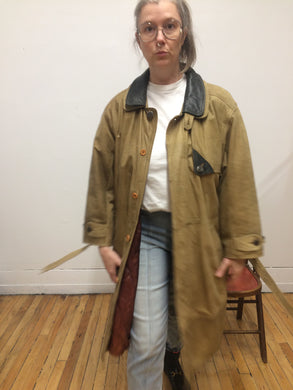 Manteau de cuir beige et noir