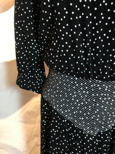 Robe longue noire picotée