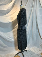 Robe longue noire picotée