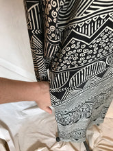 Robe de soie noire et blanche