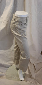 Pantalon grège jambe droite