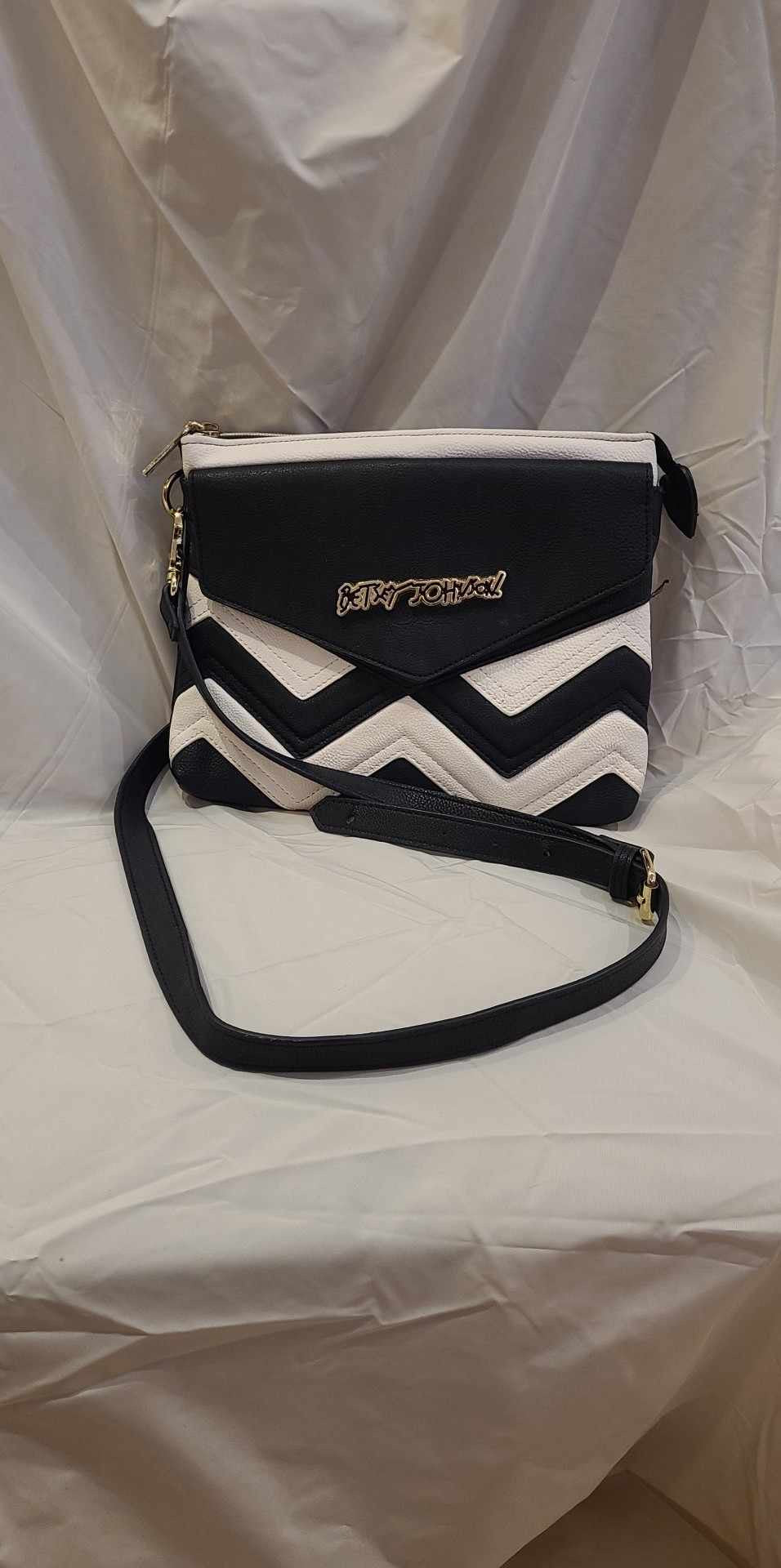 Sac à main cuir noir et blanc BETSEY JOHNSON
