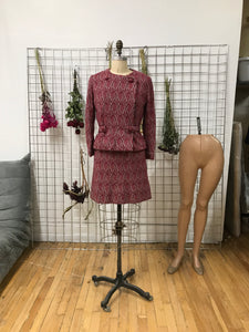 Jupe tailleur à motifs paisley framboise