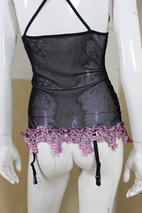 Guêpière noire à dentelle florale rose