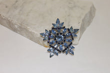 Broche Flocon en strass bleu 2 tons