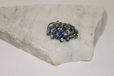Broche en strass bleu pâle