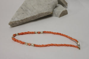 Collier torsade de pierres roses et perles d'eau douce
