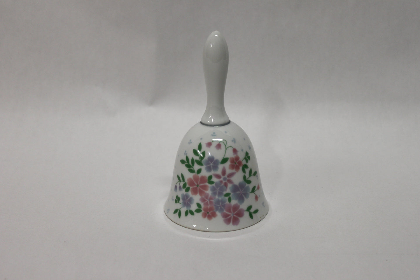 Cloche de porcelaine motifs fleuri