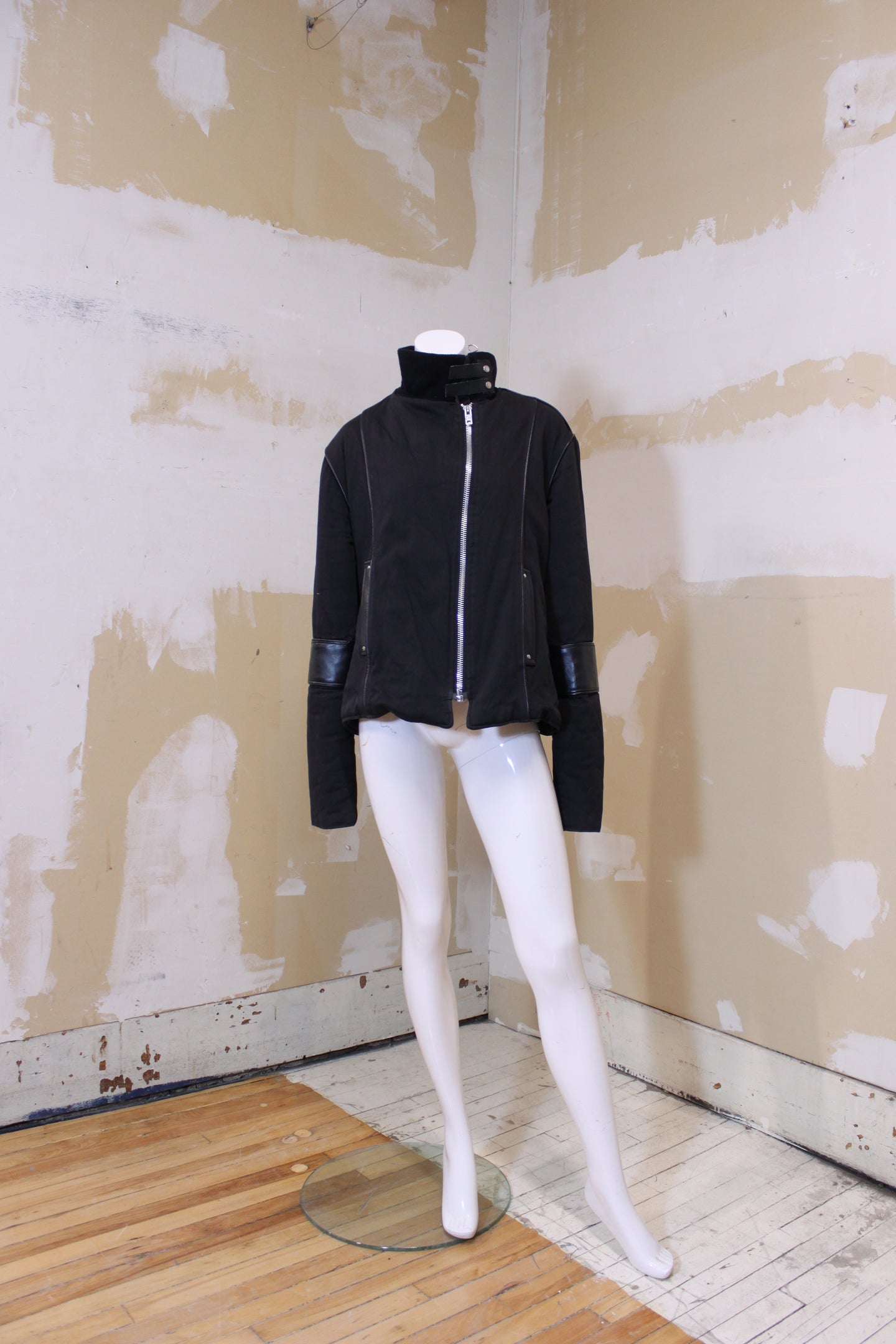 Manteau court noir col cheminé