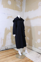 Long manteau de laine marine