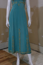 Robe de soie turquoise