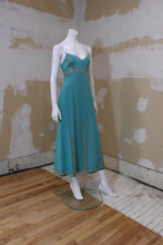 Robe de soie turquoise