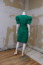 Robe à manches courtes verte et fuchsia