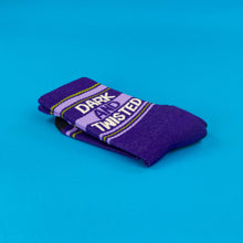 Chaussettes de sport montantes sombres et tordues