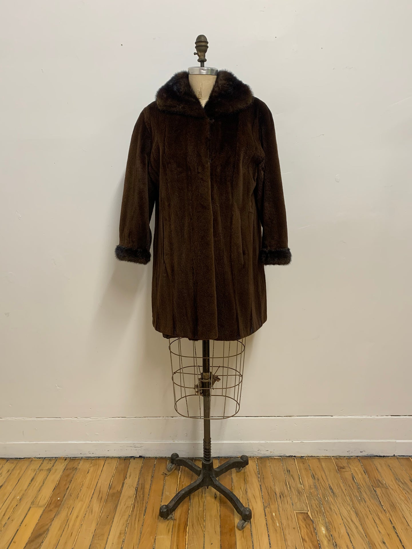 Manteau de fourrure mi-long