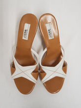 Mules blanches à semelles de bois
