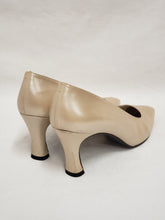 Chaussure à talons beige nacré vintage