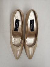 Chaussure à talons beige nacré vintage