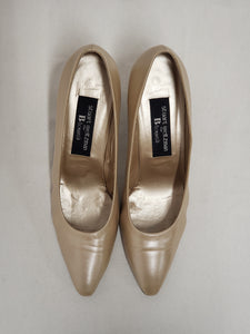 Chaussure à talons beige nacré vintage
