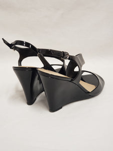 Sandales de cuir vernis noir vintage