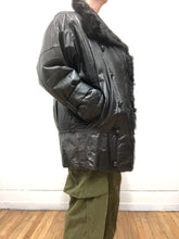 Manteau mi-long en cuir et fourrure
