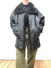 Manteau mi-long en cuir et fourrure