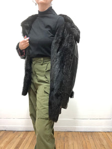 Manteau mi-long en cuir et fourrure