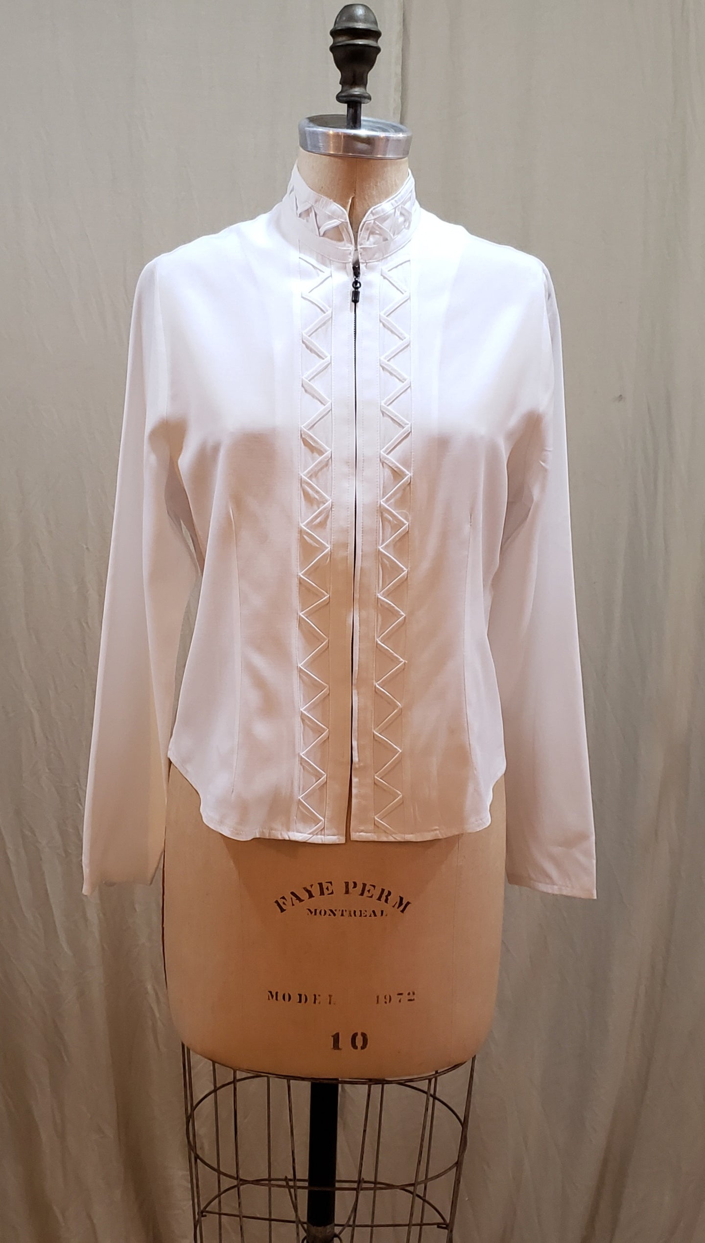 Blouse blanche à col cheminée