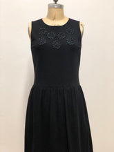 Robe de coton noire sans manche