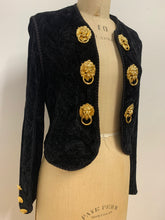 Veste de laine ornements lion d'or