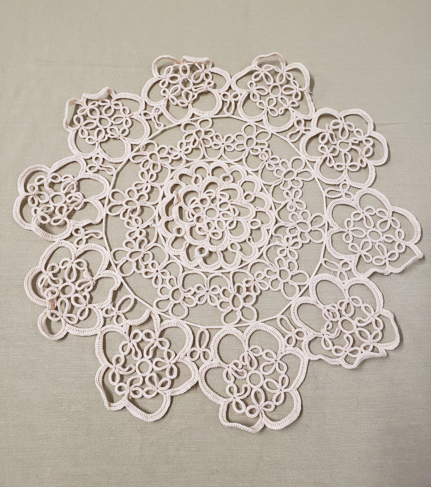 Napperon crocheté beige étoilé