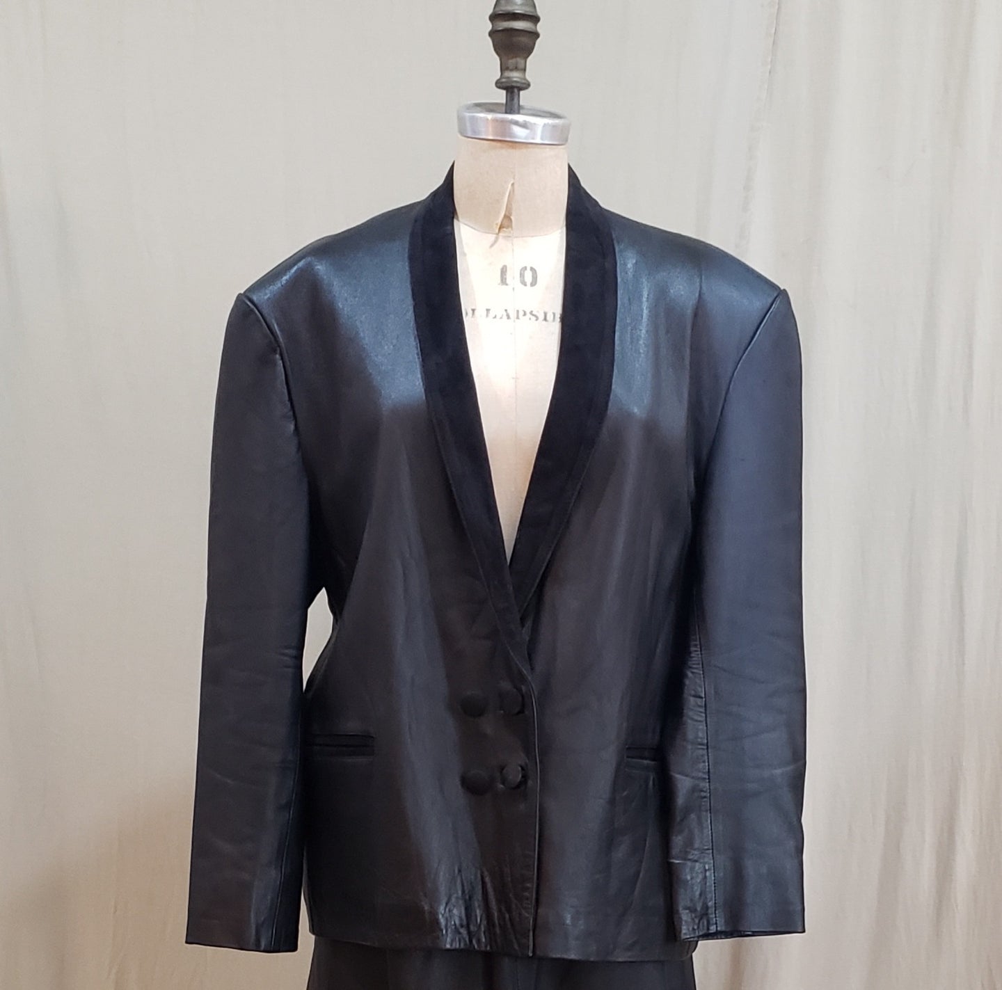 Veste tailleur de cuir noir