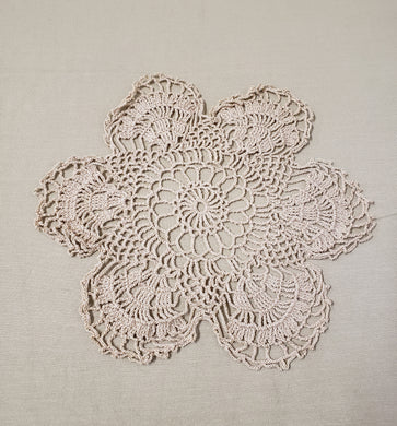 Napperon crocheté beige étoilé