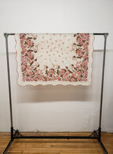Nappe carrée à motifs floraux