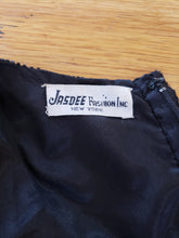 Robe de soie perlée vintage