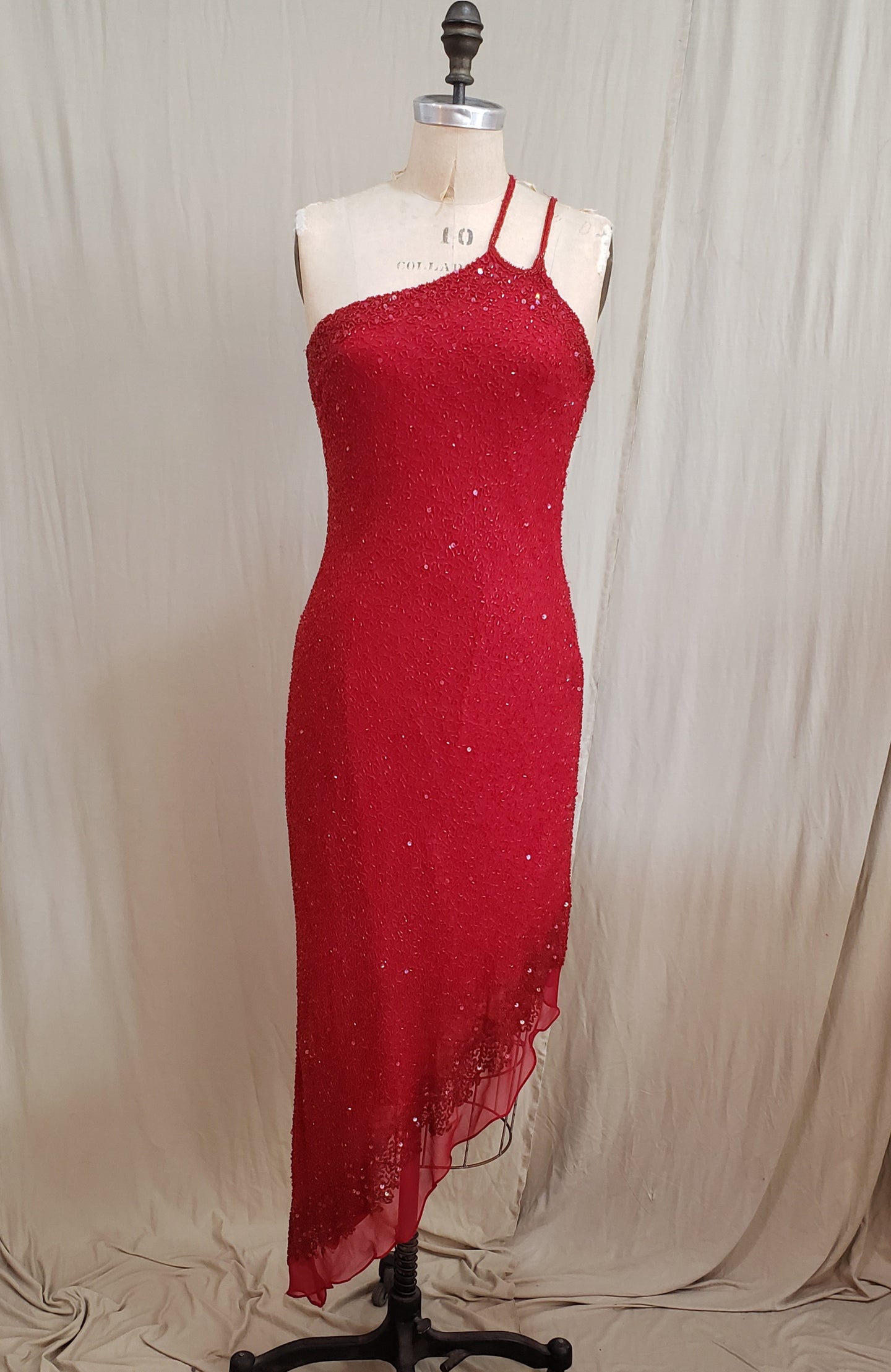 Robe de soie rouge vintage